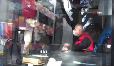 Öğrencilerin hassas davetine koşan veliler, kan vermek için yarışa girdi