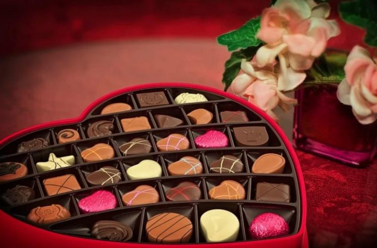 Sevgiliye yılbaşı ikramı ne alınır? Yılbaşı ikramı bayan / erkek sevgiliye ne almalı?