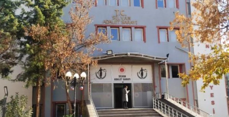 Sıvı sabun ve şampuan kutularından esrar çıktı; 2’si öğretmen 3 gözaltı