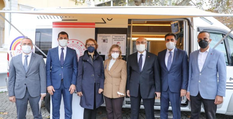 Son dakika haber: Meslek liselerinin ürettiği motokaravan ve dijital kürsü tanıtıldı