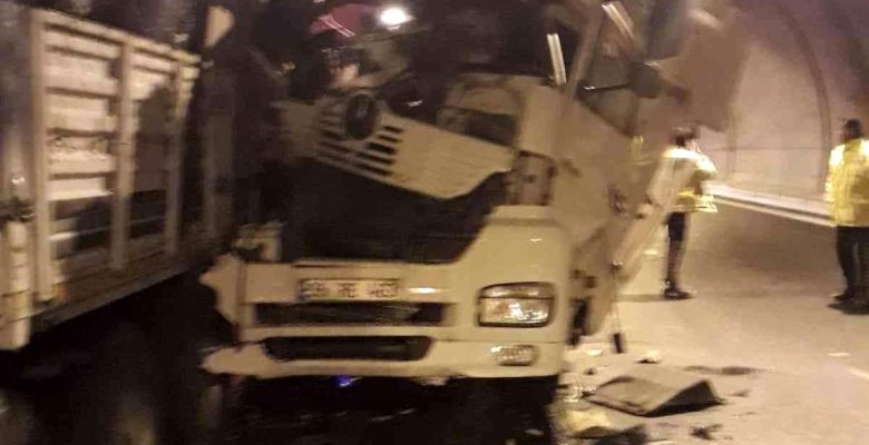 Son dakika haberi… Aydın-İzmir Otoyolu’nda 3 başka noktada 6 araçlı kaza: 2 yaralı