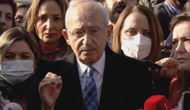 Son Dakika: Kılıçdaroğlu’ndan, içeri alınmadığı MEB’in önünde zehir zemberek kelamlar: Bu şeytanlarla hesaplaşmak boynumun borcu