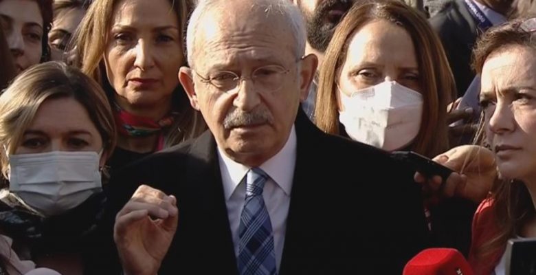 Son Dakika: Kılıçdaroğlu’ndan, içeri alınmadığı MEB’in önünde zehir zemberek kelamlar: Bu şeytanlarla hesaplaşmak boynumun borcu