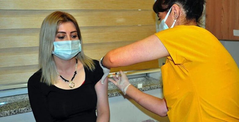 Son Dakika: Sıhhat Bakanlığı, koronavirüs aşılarının son kullanma tarihinin geçtiği savlarını yalanladı