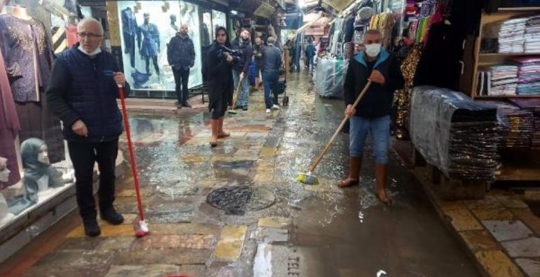 Yağmur yağdı; iş hanını su bastı