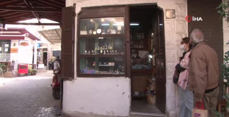 Yarım asırlık saat ustaları teknolojiye direniyor Yarım asırlık saat ustaları teknolojiye direniyor